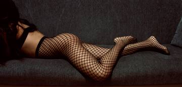 Per l'uomo sano basta la donna. Per l'uomo erotico basta la calza per giungere alla donna. Per l'uomo “malato”basta la calza